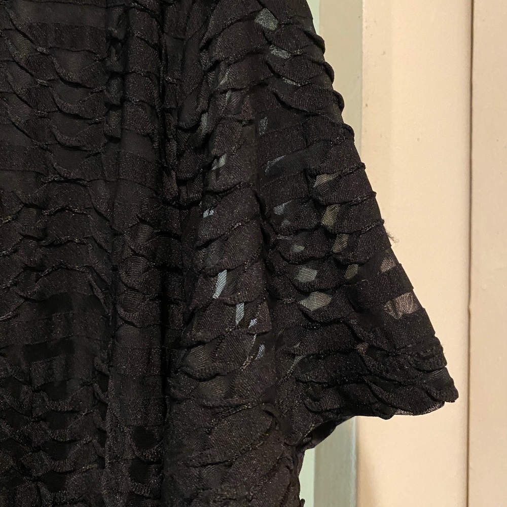 Women’s Black Calvin Klein Short Sleeve Shirt with Unique perforated Fabric XL - Picture 5 of 6
